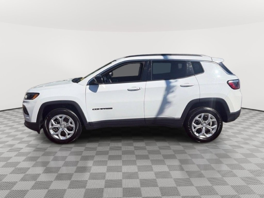 Used 2024 Jeep Compass Latitude AWD/4WD image 6