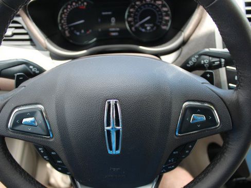 Used 2018 Lincoln MKC Premiere FWD image 25