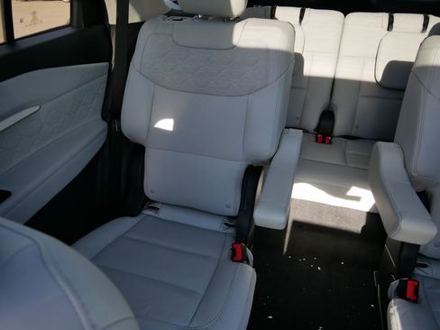 Used 2026 Ford Explorer Platinum w/ LUX Leather Package AWD/4WD image 12