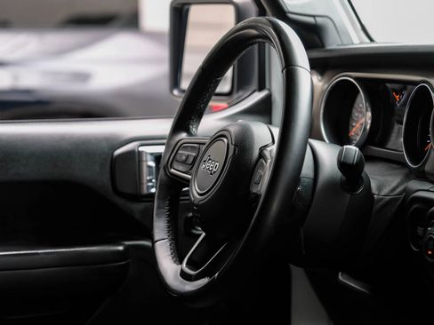 Used 2018 Jeep Wrangler Unlimited Sport S AWD/4WD image 15