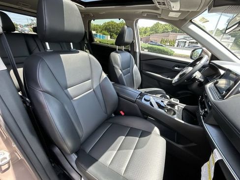 Certified 2024 Nissan Rogue SV w/ SV Premium Package AWD/4WD image 25