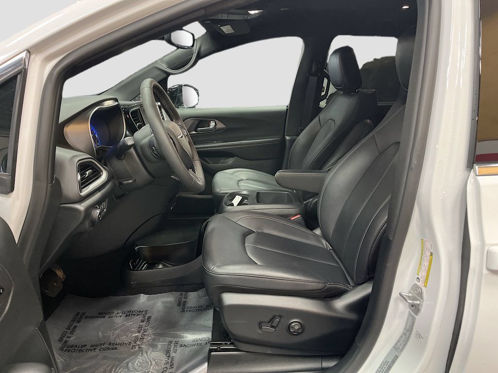 Used 2026 Chrysler Pacifica Select FWD image 20
