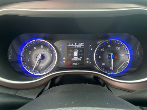 Used 2023 Chrysler Voyager LX FWD image 20