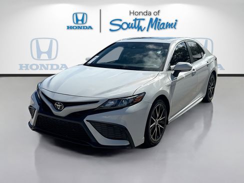 Used 2022 Toyota Camry SE w/ Convenience Package image 3