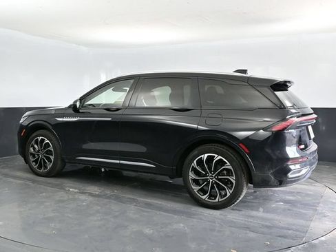 Used 2024 Lincoln Nautilus Reserve AWD/4WD image 2