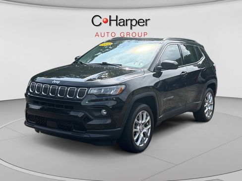 Used 2022 Jeep Compass Latitude w/ Sun and Sound Group AWD/4WD image 7
