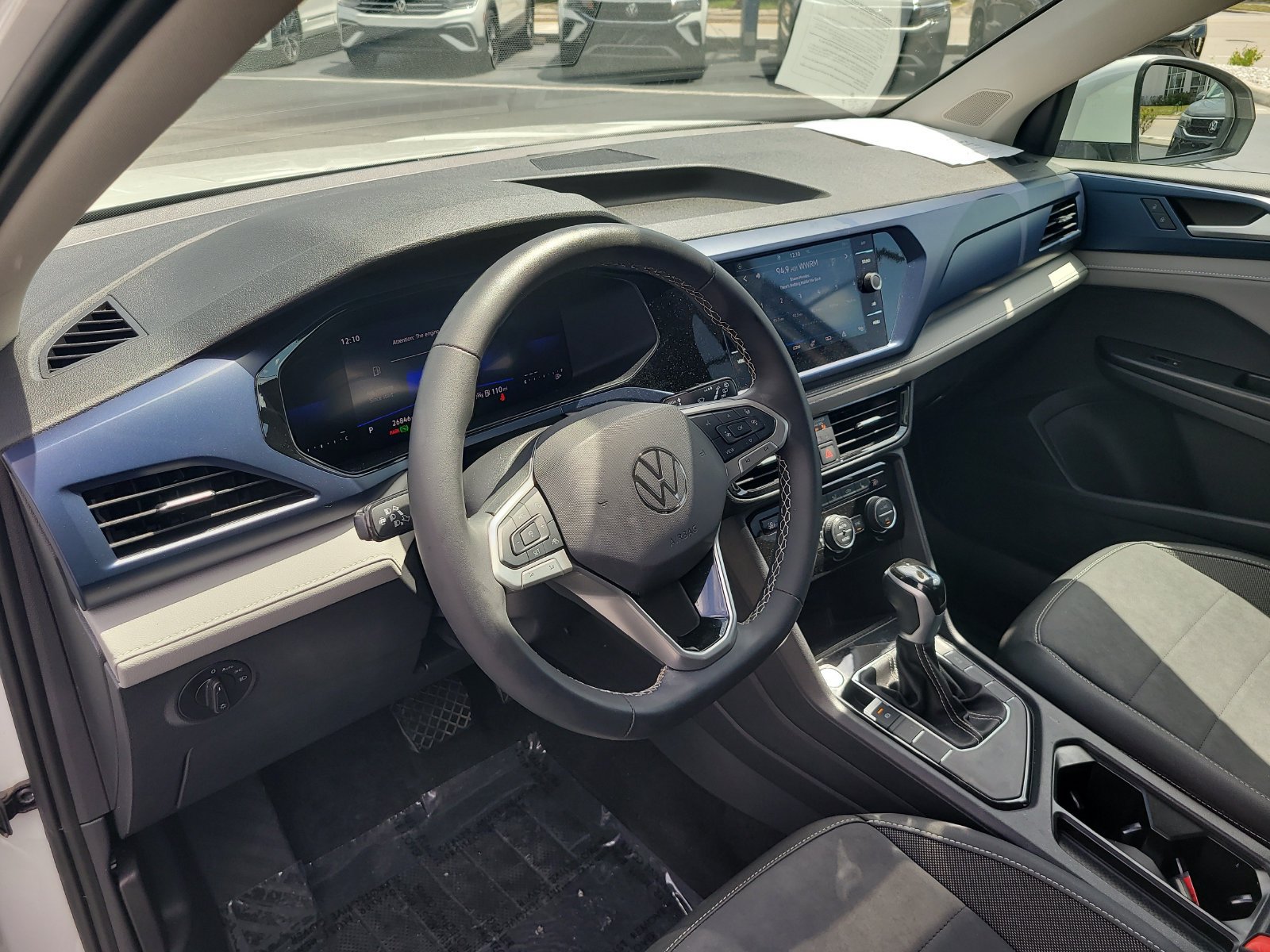 Used 2024 Volkswagen Taos SE w/ Black Wheel Package FWD image 17