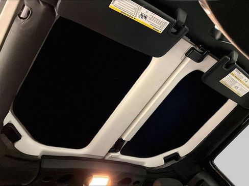 Used 2018 Jeep Wrangler Unlimited Sport S image 28