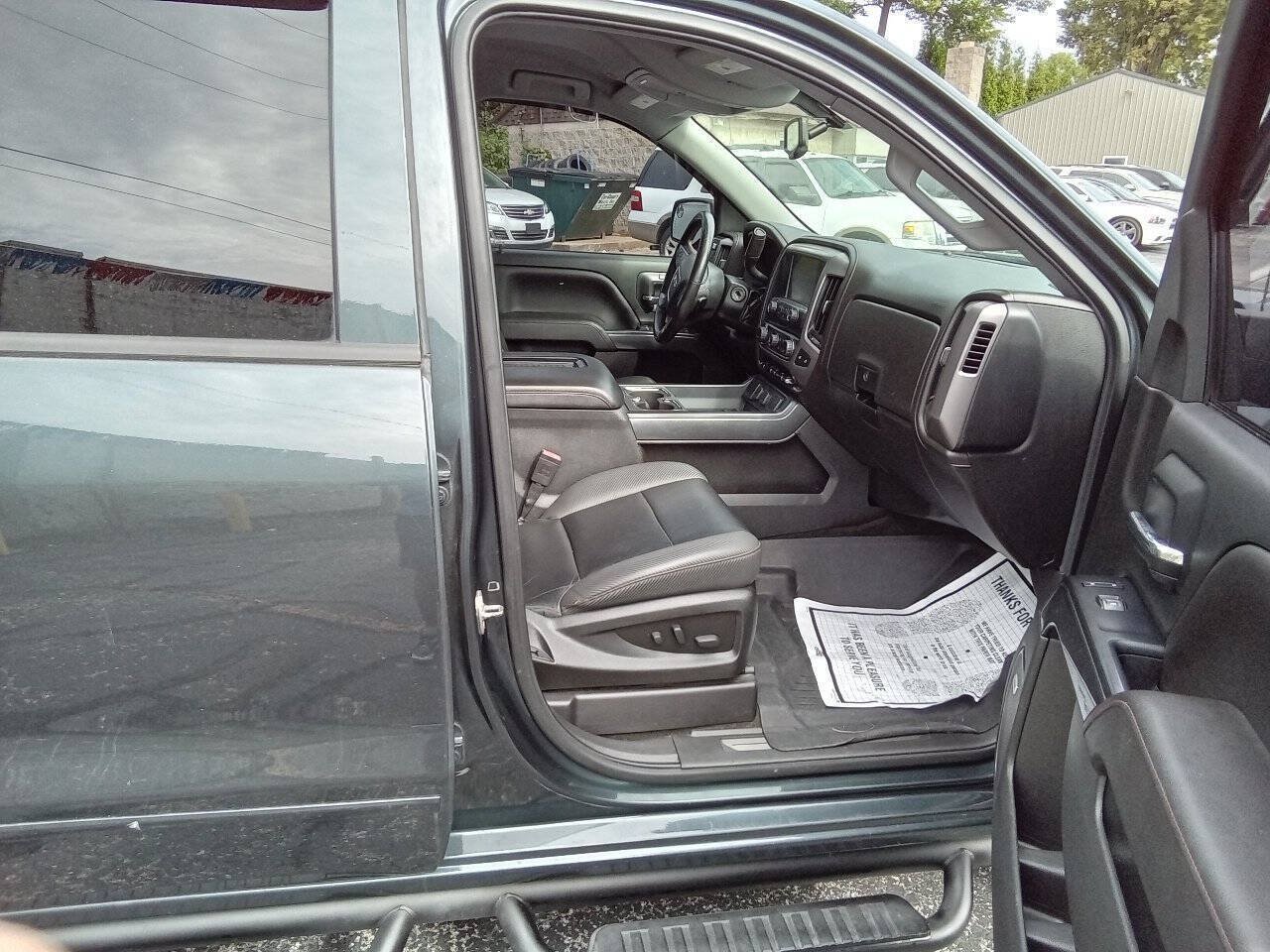 Used 2018 GMC Sierra 1500 SLT w/ All Terrain Package AWD/4WD image 4