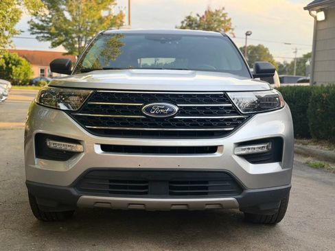 Used 2020 Ford Explorer XLT w/ Equipment Group 202A AWD/4WD image 9
