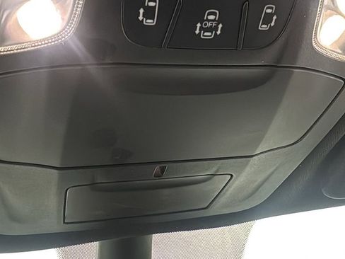 Used 2025 Chrysler Pacifica Select FWD image 34
