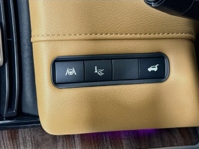 Used 2025 Nissan Armada SL w/ Captain's Chari Seat Package AWD/4WD image 10