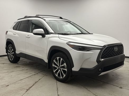 Used 2023 Toyota Corolla Cross XLE image 5