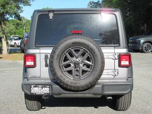Used 2020 Jeep Wrangler Sport AWD/4WD image 6