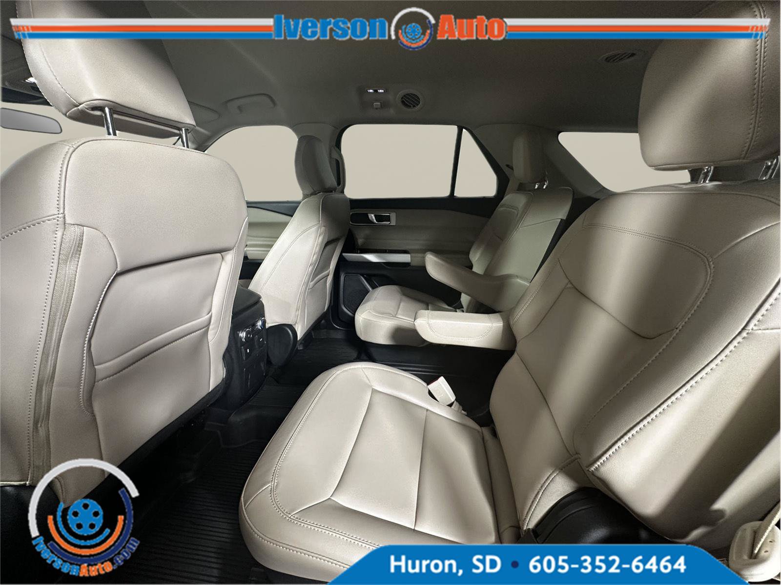 Used 2022 Ford Explorer XLT w/ Equipment Group 202A AWD/4WD image 21