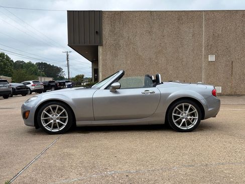 Used 2011 MAZDA MX-5 Miata Grand Touring w/ Premium Pkg RWD image 21