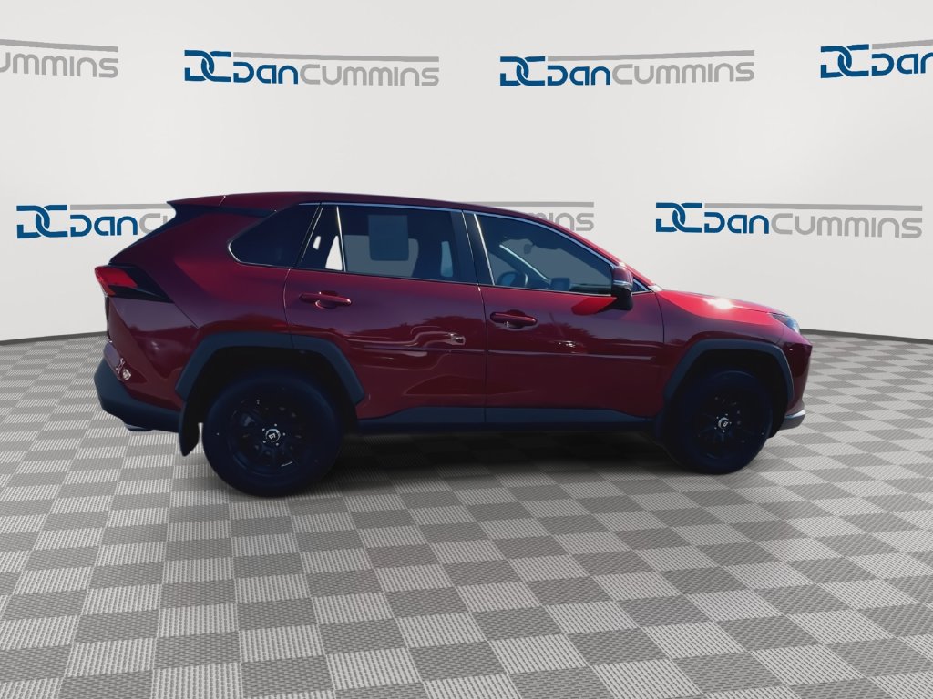 Used 2022 Toyota RAV4 LE AWD/4WD image 9