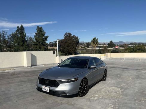 Used 2023 Honda Accord Touring image 3