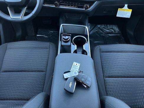 New 2027 Chevrolet Equinox LT w/ Safety and Technology Package FWD image 21