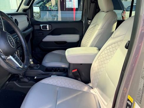 Used 2022 Jeep Gladiator Overland image 16
