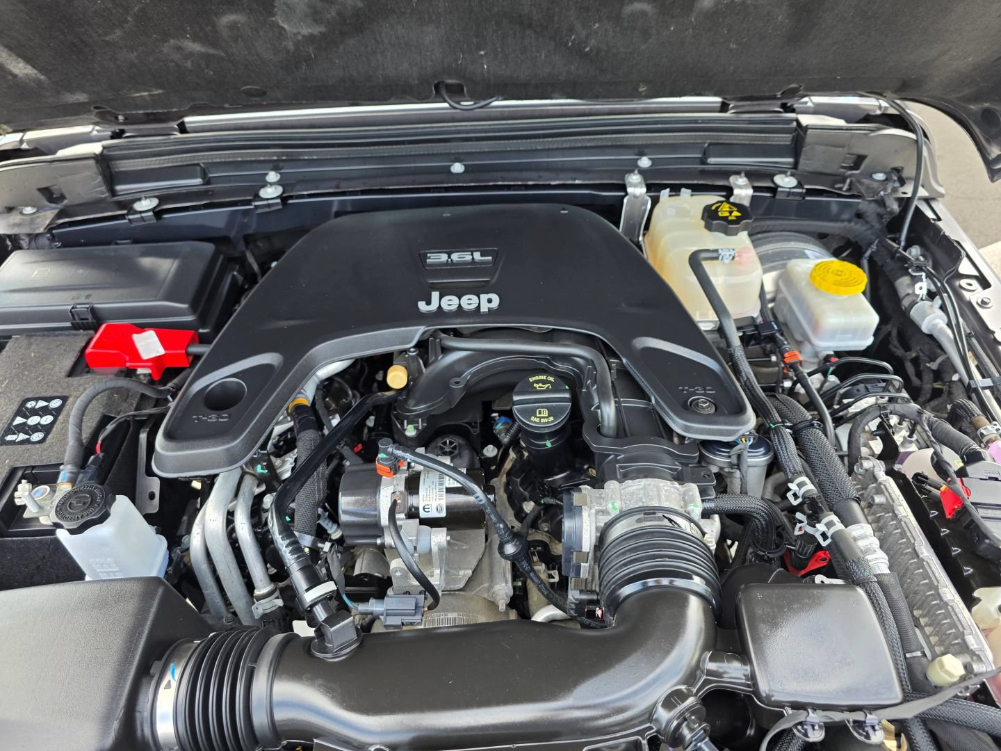 Used 2021 Jeep Wrangler Unlimited Sahara AWD/4WD image 36