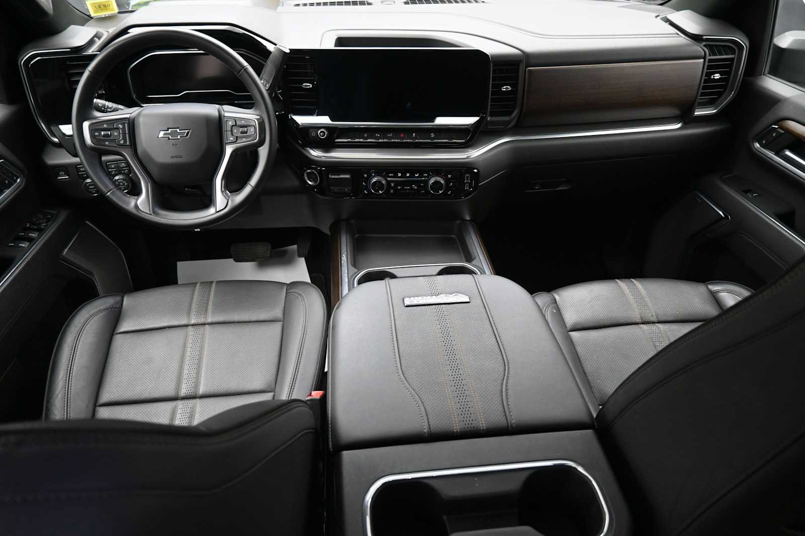 Used 2024 Chevrolet Silverado 2500 High Country w/ High Country Premium Package AWD/4WD image 21