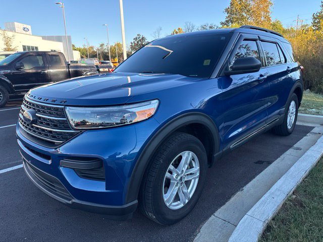 Used 2022 Ford Explorer XLT AWD/4WD image 3