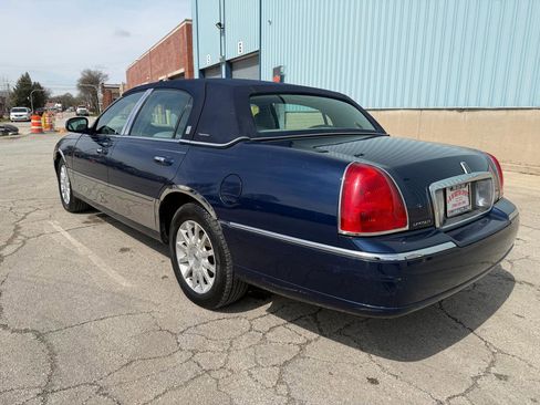 Used 2007 Lincoln Town Car Signature RWD image 11