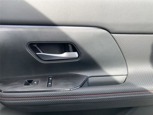 New 2025 Nissan Kicks SR image 37