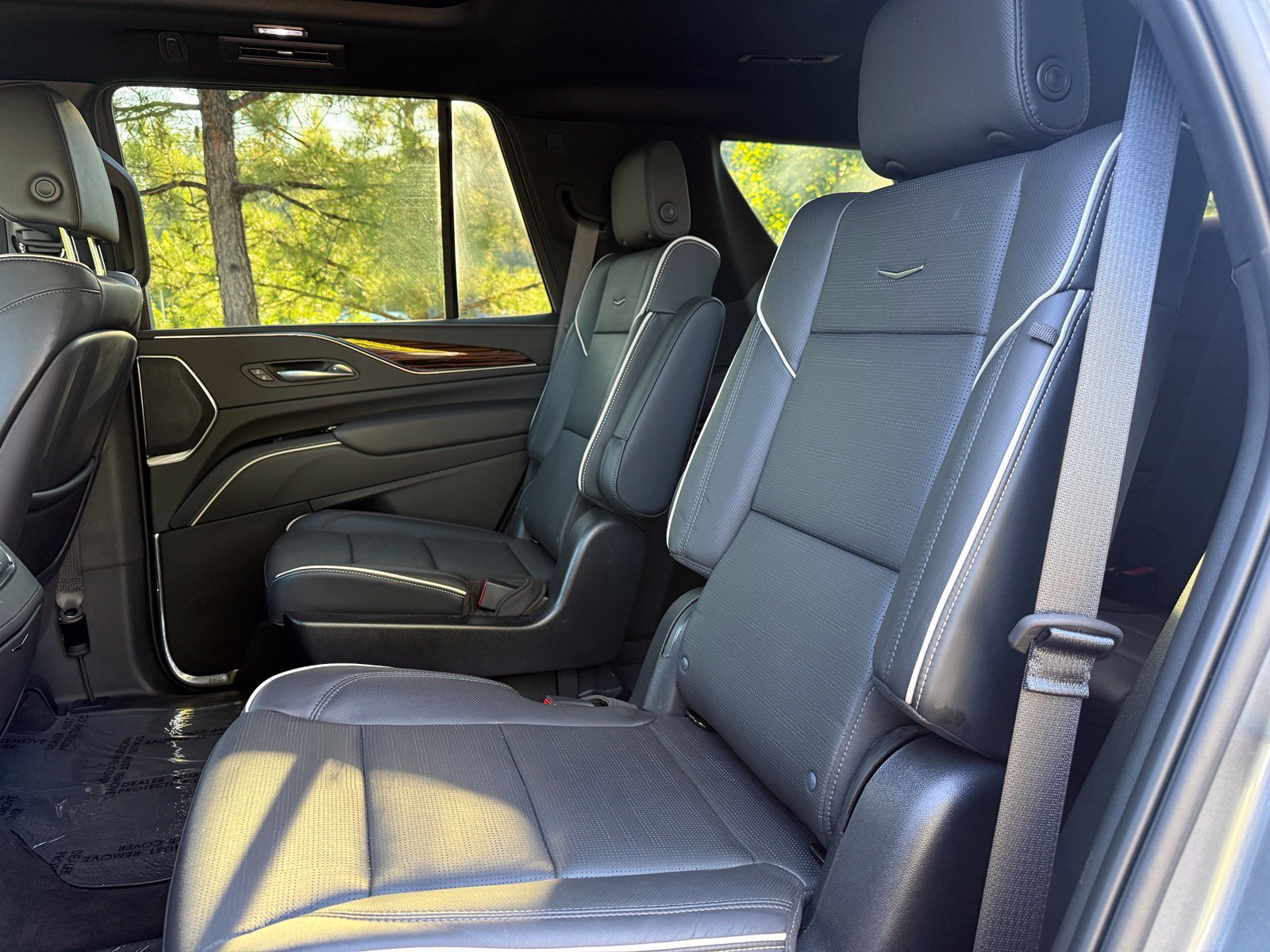 Used 2022 Cadillac Escalade Premium Luxury AWD/4WD image 40