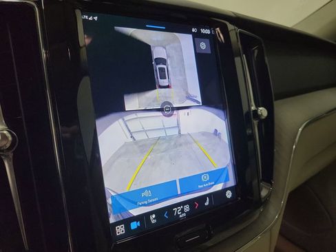 Certified 2024 Volvo XC60 T8 Plus w/ Protection Package Premier image 29