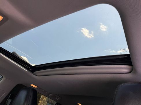 Used 2019 Toyota Highlander XLE AWD/4WD image 16