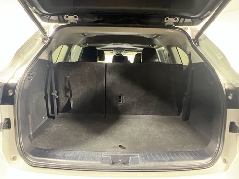 Used 2023 Toyota Highlander FWD image 29