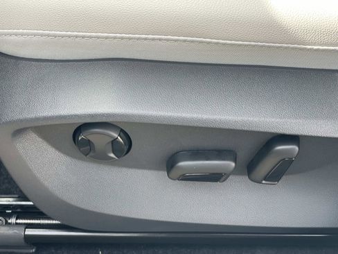 New 2025 Volkswagen Taos SE image 17