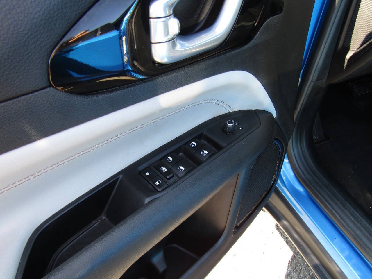 Used 2025 Jeep Compass Limited AWD/4WD image 22