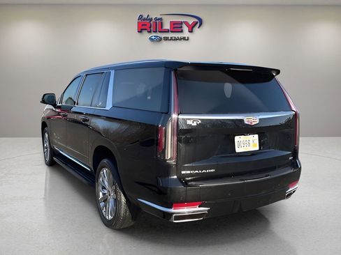 Used 2023 Cadillac Escalade ESV Premium Luxury image 3