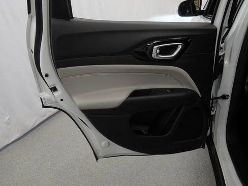 Certified 2022 Jeep Compass Limited image 40