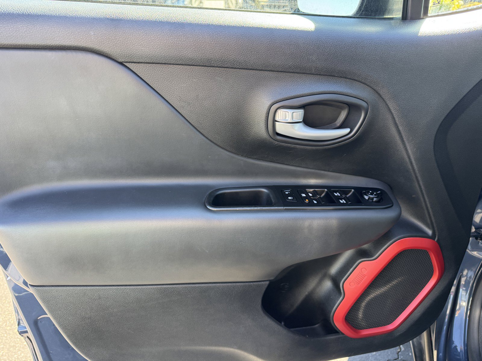 Used 2023 Jeep Renegade Trailhawk AWD/4WD image 17