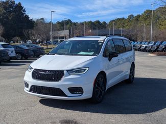 New 2026 Chrysler Pacifica Limited video 1