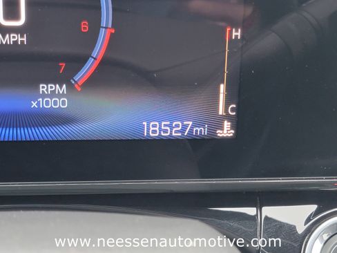 Used 2025 Chevrolet Trax RS image 21