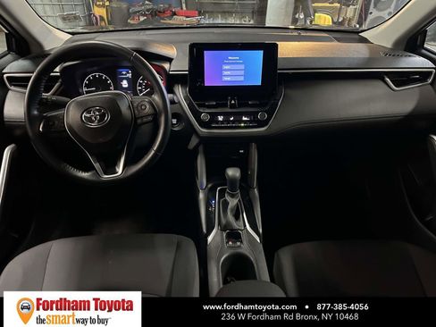 Used 2025 Toyota Corolla Cross LE image 15