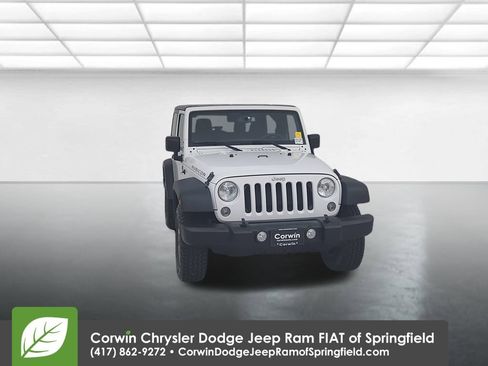 Used 2015 Jeep Wrangler Rubicon w/ Power Convenience Group image 4