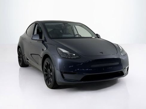 Used 2023 Tesla Model Y 2WD image 7