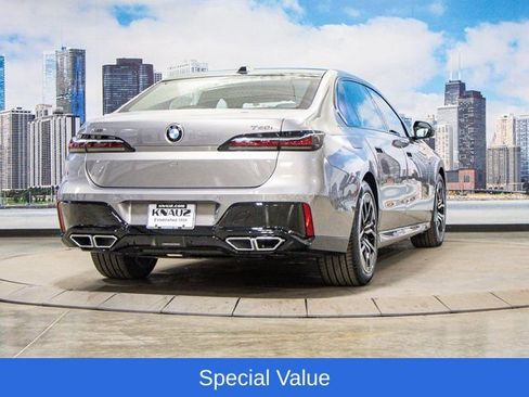 Used 2025 BMW 760i xDrive w/ Premium Package AWD/4WD image 8