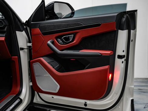 Used 2022 Lamborghini Urus image 96