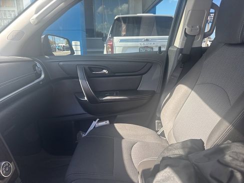 Used 2017 Chevrolet Traverse LT image 18