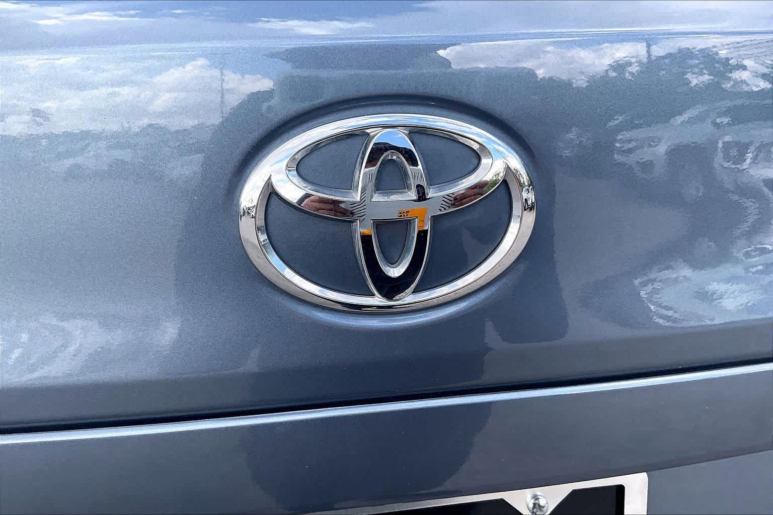 Used 2025 Toyota Corolla Cross L FWD image 30