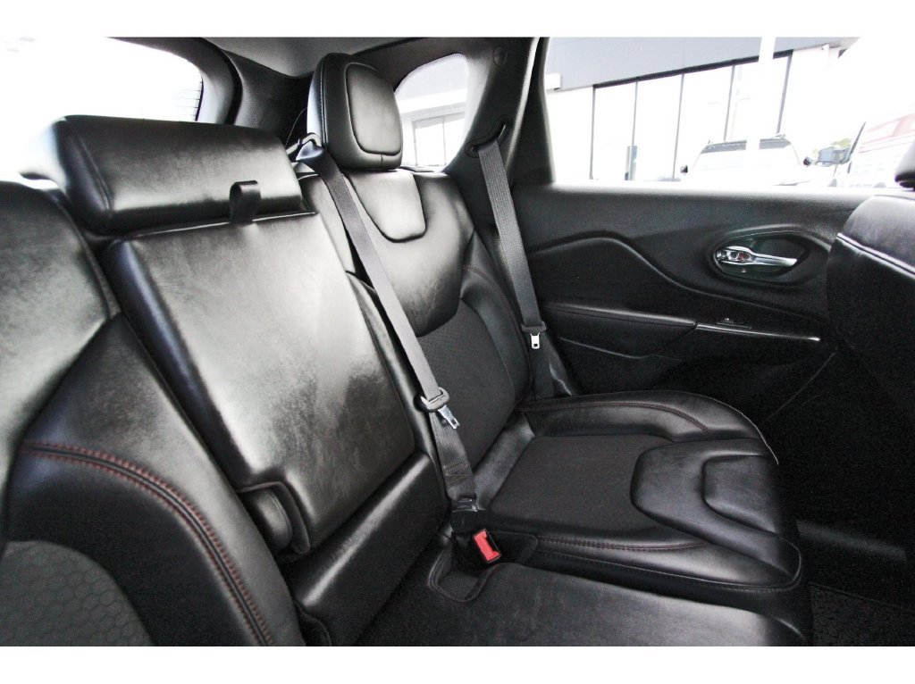 Used 2022 Jeep Cherokee Trailhawk w/ Trailer Tow Group AWD/4WD image 13