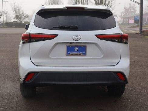Used 2022 Toyota Highlander XLE image 5