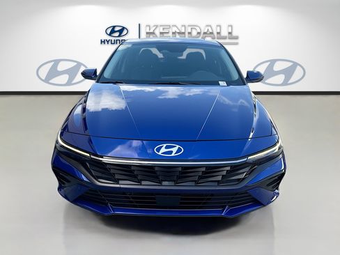 Used 2024 Hyundai Elantra Limited FWD image 2